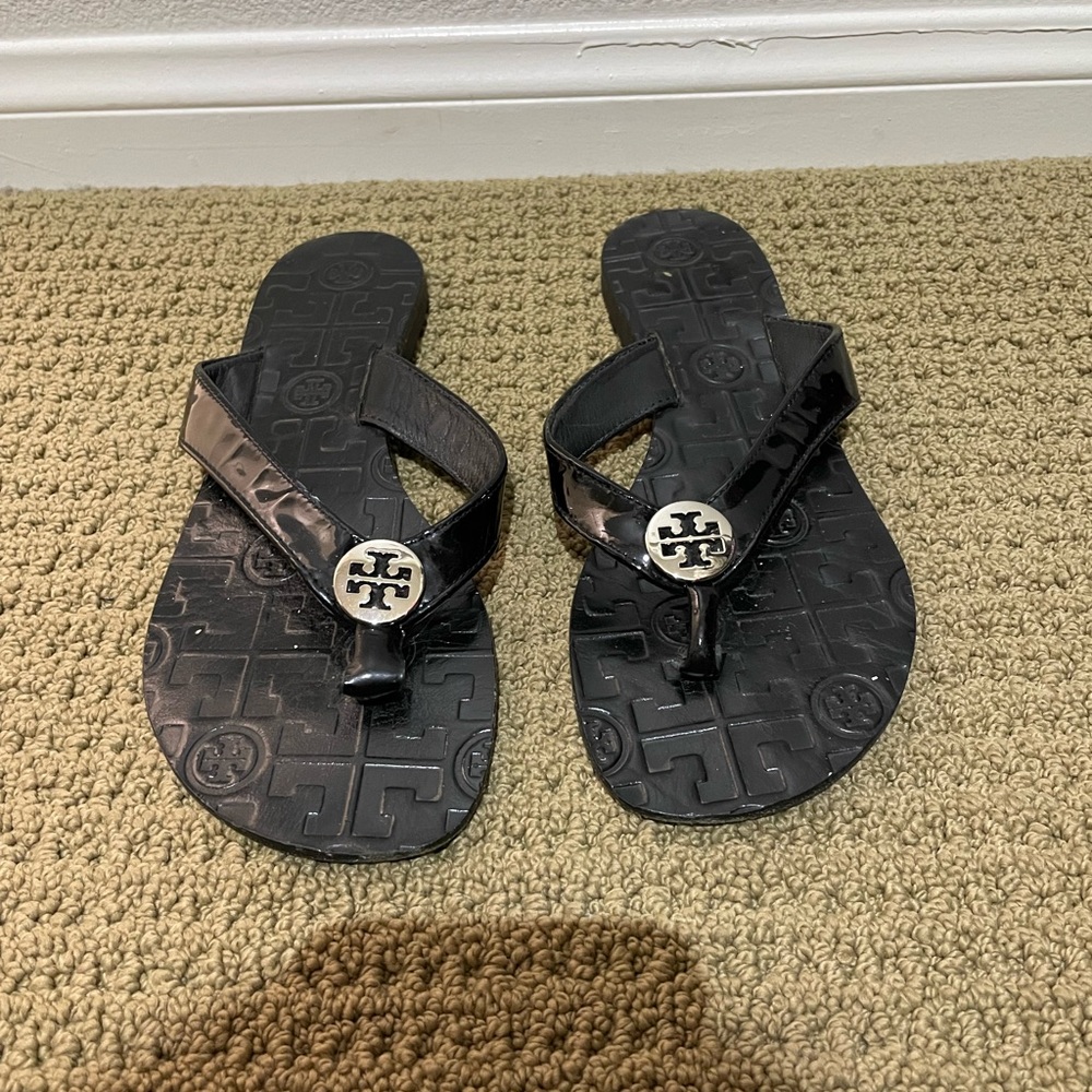 Tory Burch Thora Black patent Leather Flip Flops Sandals Women’s Size 6